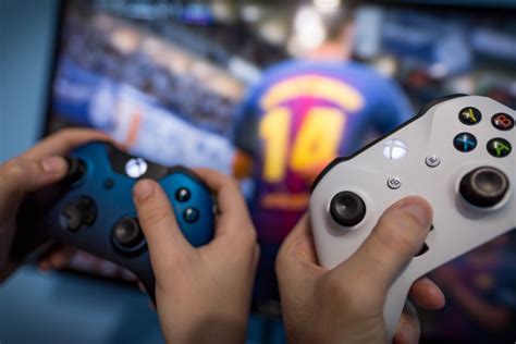 The PS5 Pro vs. The Xbox "Neo": Which Mid-Gen Refresh Won the Console ...