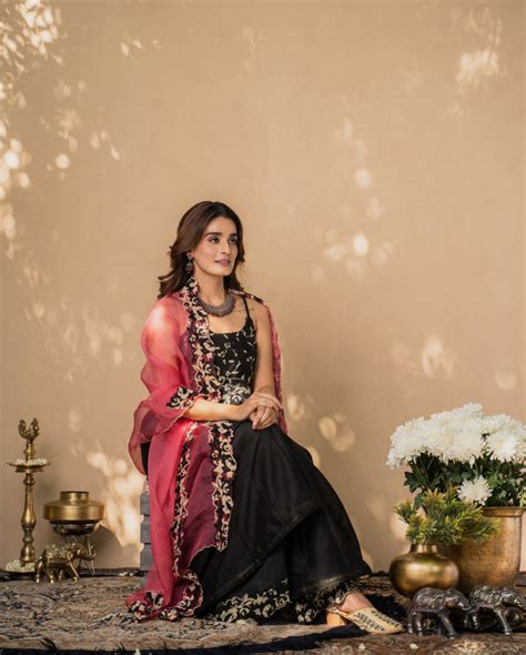 Buy Designer Sharara Suit Sets Online | Collection – Naaz By Noor