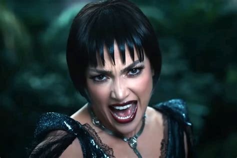 Jennifer Lopez Sings and Seduces in 'Kiss of the Spider Woman' Trailer