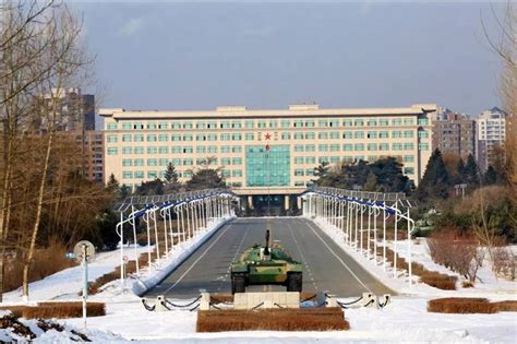 踏歌闻书香 收藏一份来自陆军装甲兵学院的秋景 - 中国军网