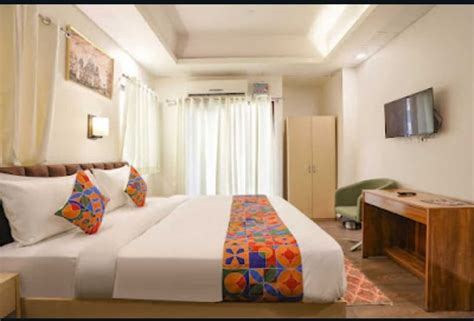 Collection O Royal Spark Inn, Capital O Gurgaon, Book @ ₹1010 - OYO