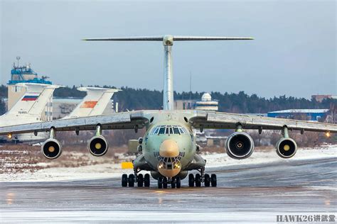 俄首批伊尔76MD-90A运输机服役