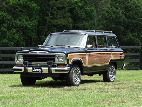 This 1990 Jeep Grand Wagoneer Is In Search Of A New Trail