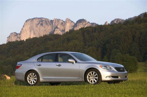 Lexus LS 460 (2009) - picture 19 of 24