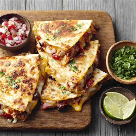 EASY BBQ CHICKEN QUESADILLAS - therecipesmom