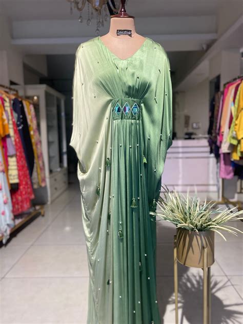 Ombre satin kaftan – Motifs & Blings