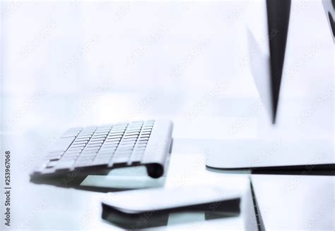 Business Computer Desk Screen Layout 的图像结果