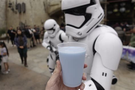 BLUE MILK: First Taste at Galaxy’s Edge | TouringPlans.com Blog