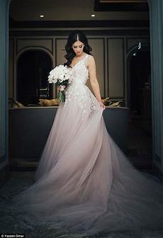 Wearing A White Wedding Dress by Wears Pink Wedding Dress Bridesmaids Wear White Wearing A White Wedding Dress