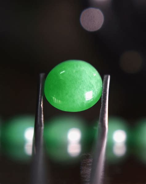 How to tell real jade from fake jade?