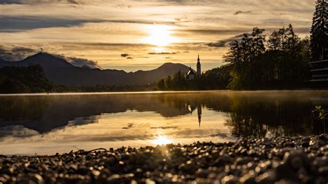 Download wallpaper 2560x1440 coast, lake, reflection, towers, twilight ...