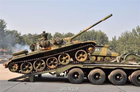 65军大量59II式坦克装上军列_军事_环球网