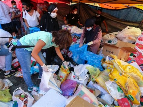 Young Lebanese Clean Up Beirut