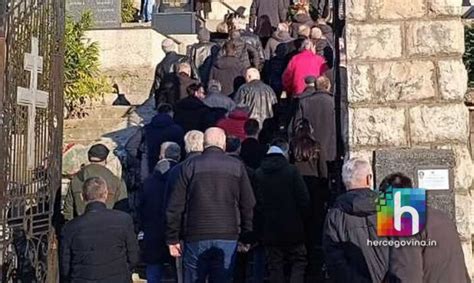 (FOTO) Tuga do neba: Mostar ispratio svog Tarambu na posljednji počinak ...