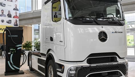 Toyota and Daimler to merge truck subsidiaries - subsidiaries of toyota