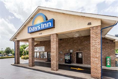 DAYS INN BY WYNDHAM NASHVILLE N OPRYLAND/GRAND OLE OPRY - Motel Reviews ...