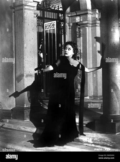 1951 , USA : The movie actress GLORIA SWANSON ( 1898 - 1983 ) as Norma ...