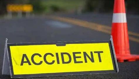 पाकिस्तानः डम्पर ट्रक -वैन की टक्कर में 8 लोगों की मौत - 8 killed in ...