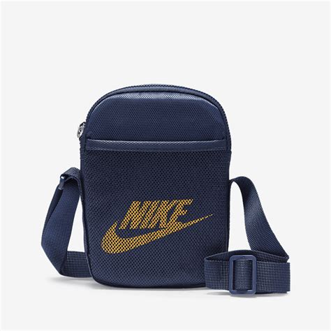 Nike Heritage Cross-Body Bag (4L). Nike IN
