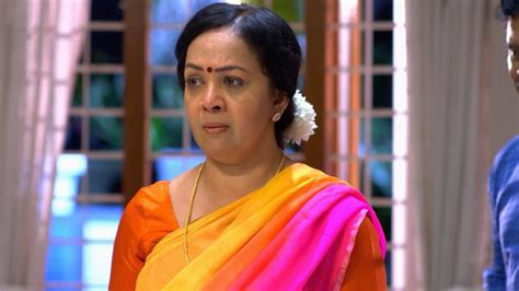 Watch Akhila Justifies Herself | Chembarathi Chembarathi TV Serial Best ...