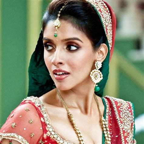 Bollywood actress Asin shoots despite high fever in Shimla