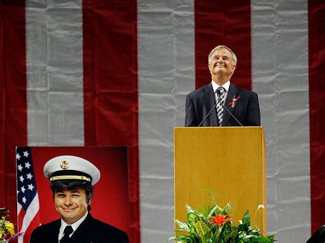 Video: Country singer honors fallen Utah firefighter during recent ...