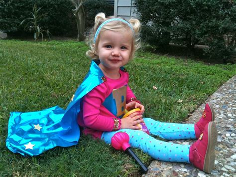 LifeWithDaugs: DIY Superhero Costume