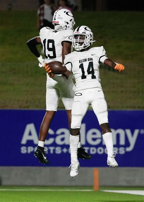 Klein Oak Panthers keep rolling with rout of Cinco Ranch Cougars