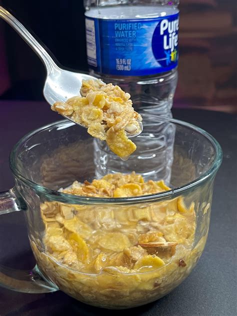 I Eat My Cereal with Water 😎 : r/pics