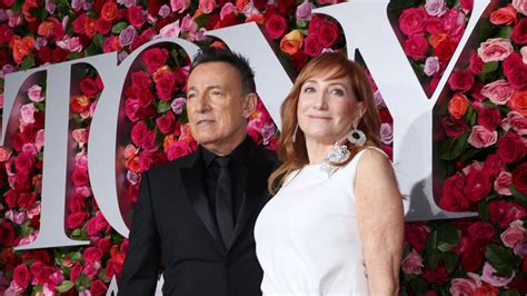 How Bruce Springsteen met his second wife - Big World Tale