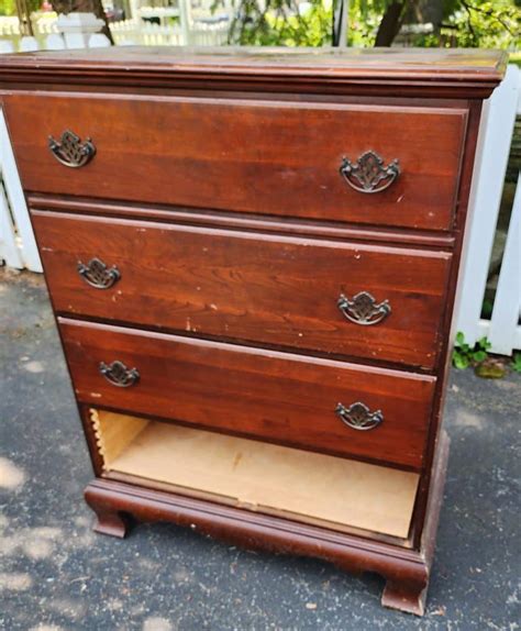 Spraying Chest of Drawers 的图像结果