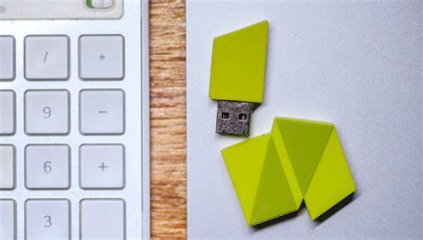 Using a Thumb Drive 的图像结果