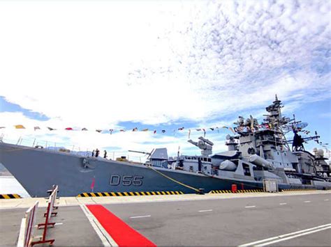 INS Tabar hosts flag hoisting ceremony in the UK on India's 75th ...