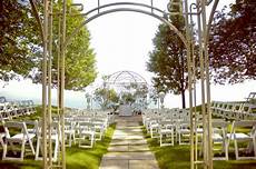 Outdoor Wedding Ceremony Ontario by An Outdoor Wedding In Toronto Ontario Weddingbells Outdoor Wedding Ceremony Ontario