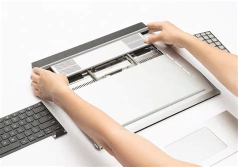 Linus Tech Tips Modular Laptop 的图像结果