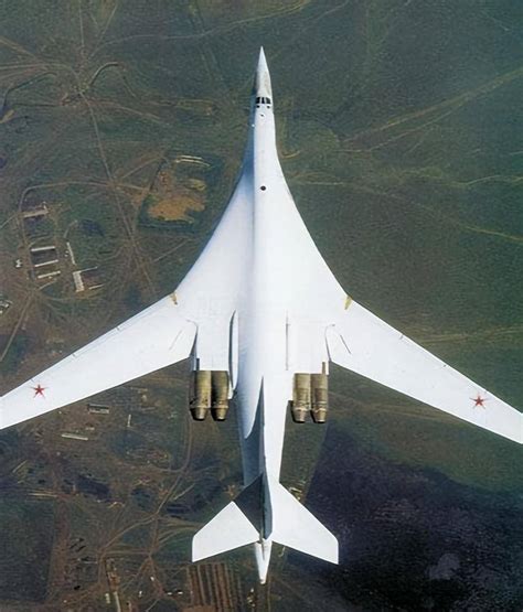 俄大国重器，堪称全球最重最快轰炸机图-160，攻击力超强无人能比