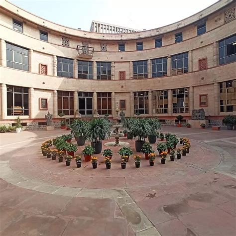 Top Internships & Fellowships For Students From An Arts Background