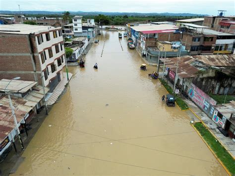 飓风引发秘鲁水灾 已致58人死亡2.3万人受灾