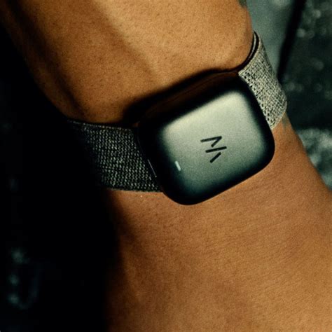 WHOOP 4.0 with 12 Month Subscription Wearable Health, Fitness ...
