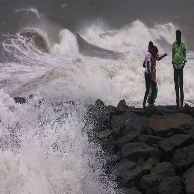 Railways Ramps up Safety Measures as Cyclone Ditwah nears Tamil Nadu