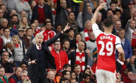 Arsene Wenger's Arsenal show some fight against Manchester City, but ...