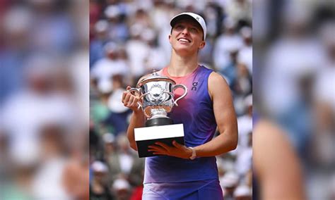 French Open: Iga Swiatek wins third consecutive women's singles title