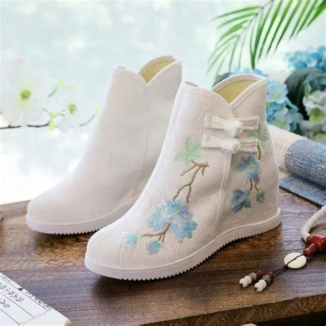 Winter Woman Embroidered Elevator Shoes Chinese Style Platform Shoes ...