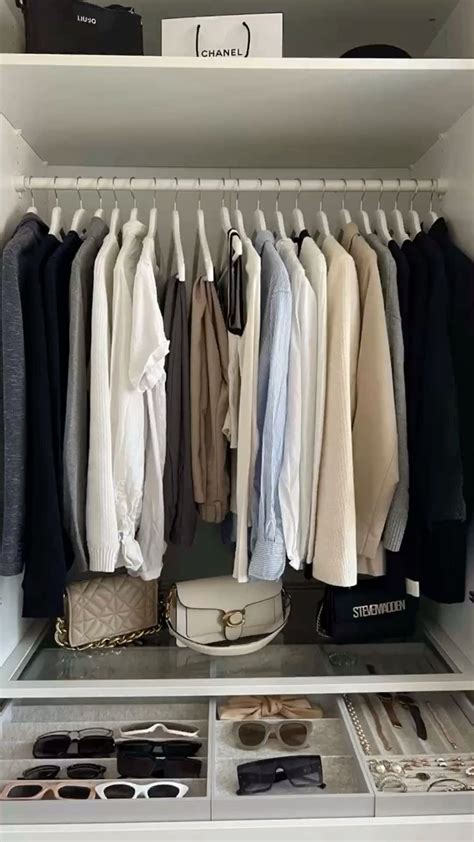 Minimal Closet Organization Ideas | How to organize a small closet ...