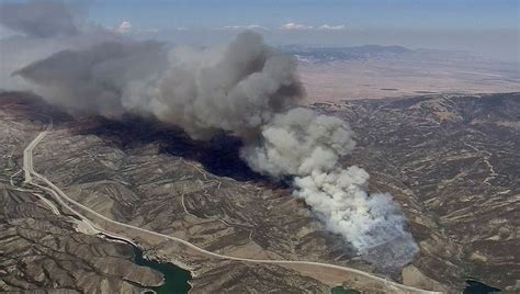 Emigrant Fire: Big rig fire sparks fast-moving wildfire off 5 Freeway ...