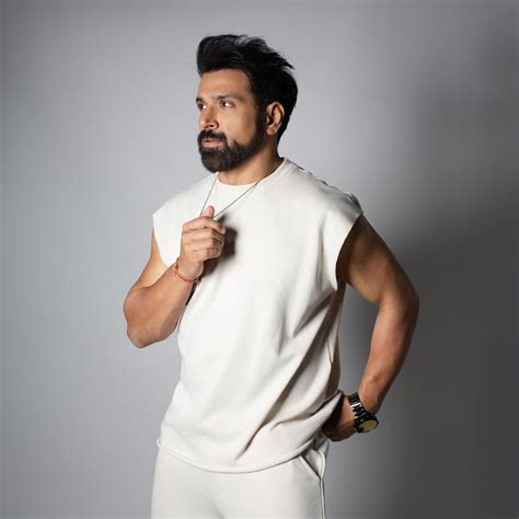 IVORY SLEEVELESS RAW EDGE TSHIRT – Hophead