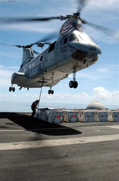 US Navy CH-46 helicopter | Defence Forum & Military Photos - DefenceTalk
