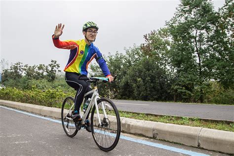 《十七岁的单车》：青春与命运的交织_腾讯新闻