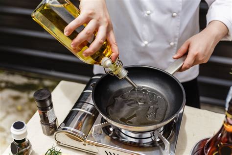 Can I Substitute Olive Oil For Vegetable Oil in Recipes?