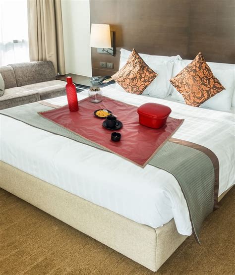 Buy ROMA PUF Oil and Waterproof Reversible Bed Server Food Mat with ...